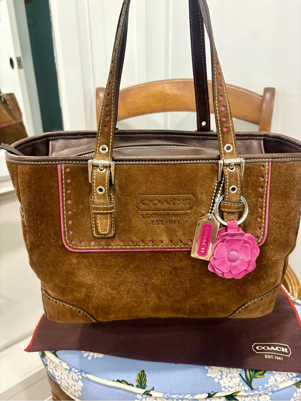 EXCELLENT COND!!! Coach 2004 Brown Suede w/Pink Trim Hampton Gallery Tote 4138